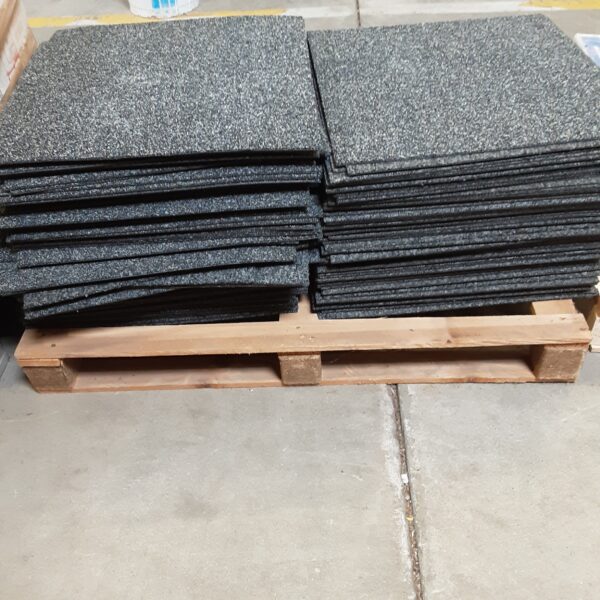 Dalle de moquette 50 × 50 1€ par pièce