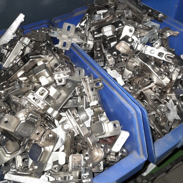 Quincallerie d'aménagement 5€/kg