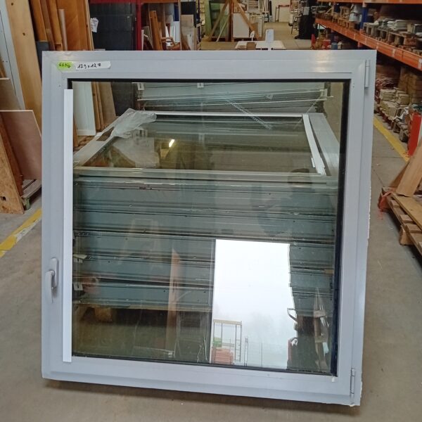 Fenêtre oscillo-battante 1 vantail h127 × l.124 cm