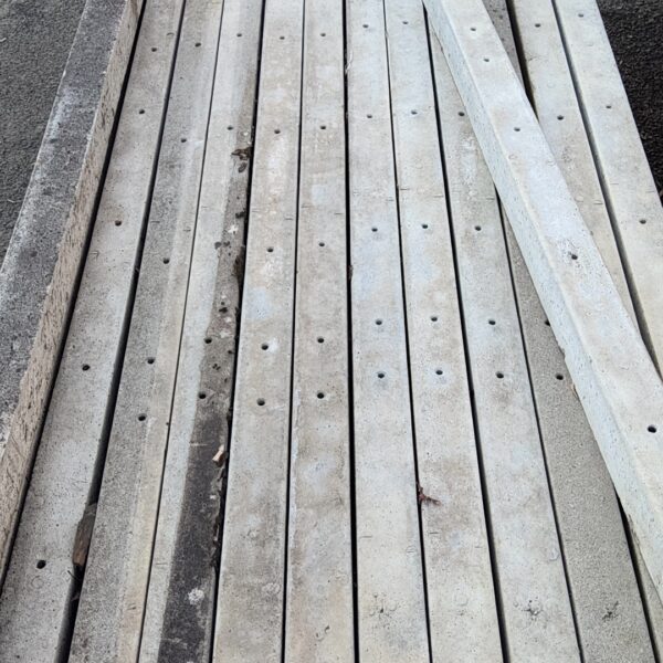 Poteaux en beton 174x8x8