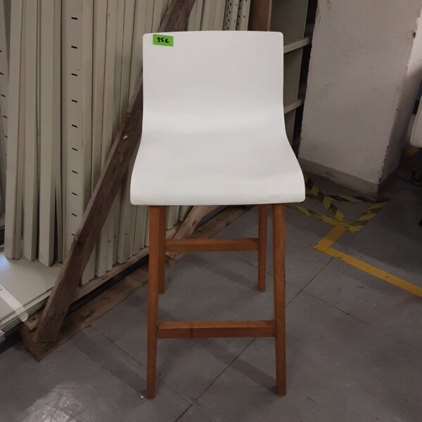 Chaise haute blanche et bois