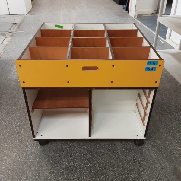 Meuble de rangement roulettes 54x74