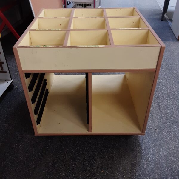 Meuble de rangement roulettes 69x68