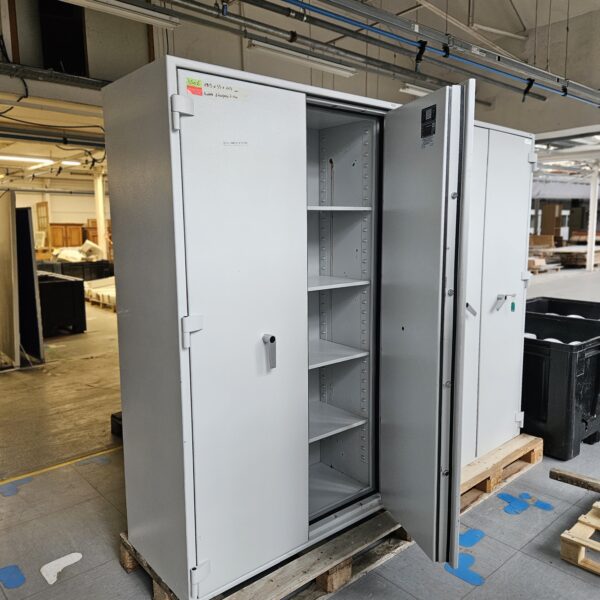 Armoire fortet à clé 195 × 125 × 55 cm