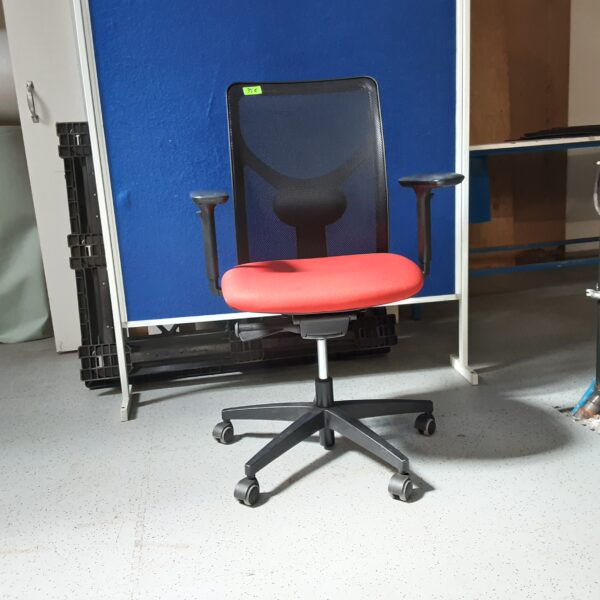 Chaise de bureau a roulettes avec accoudoir