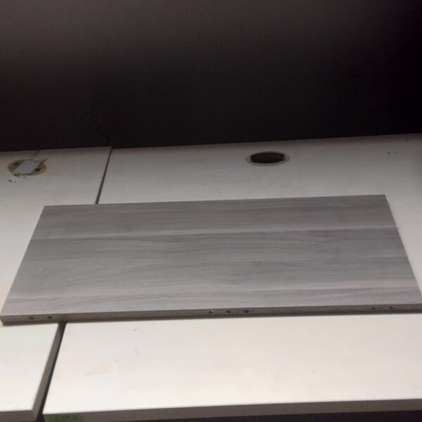 Planche de bois stratifié 75.5 x 33.5 x 2 cm