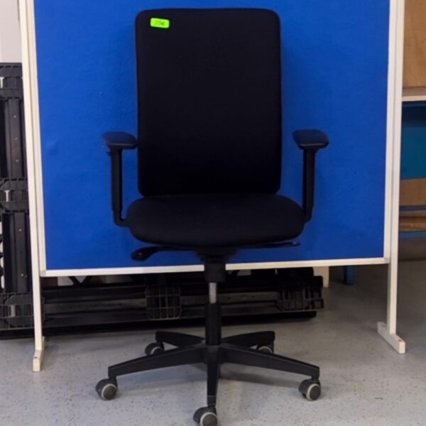 Chaise de bureau a roulettes avec accoudoir