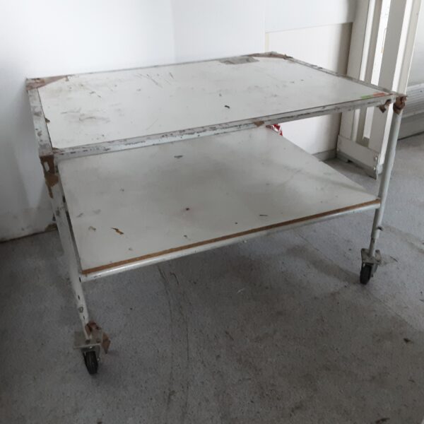 Plan de travail sur roulette +frein 133*106 cm