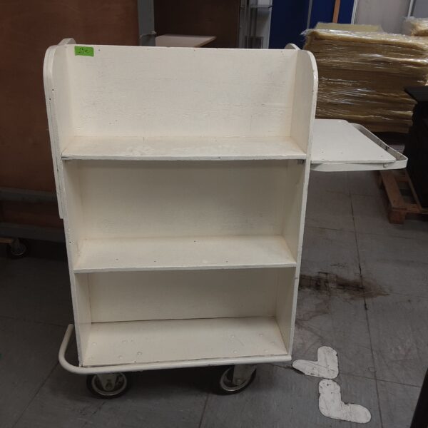 Etagère à roulettes